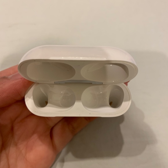 Charging Case for AirPods Pro Apple - Picture 2 of 4
